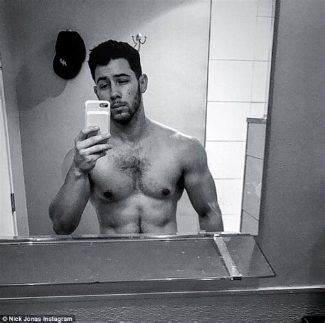 nick.jonas nipples|Are Joe Jonas and Nick Jonas Are in a Shirtless Selfie。